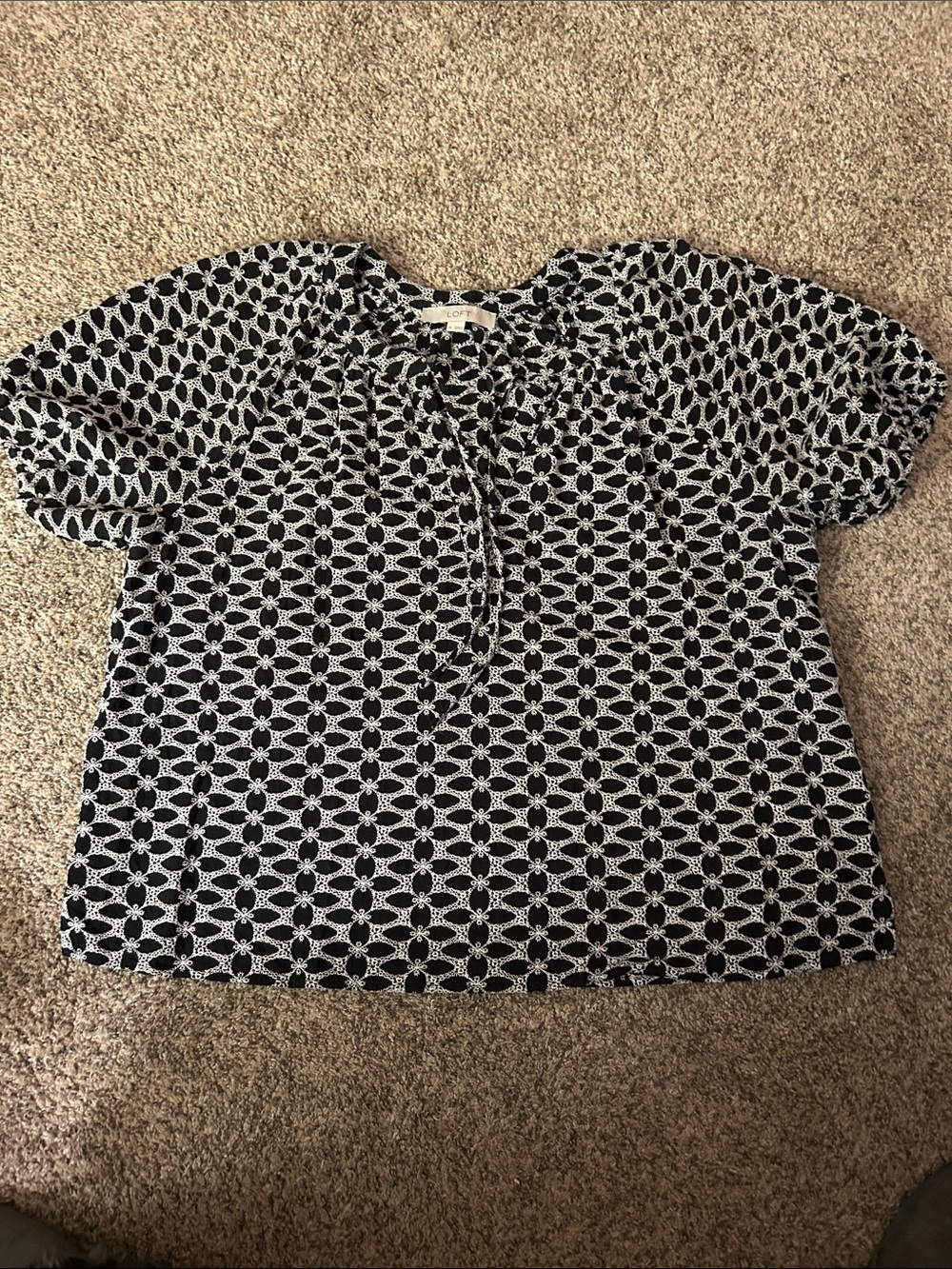 LOFT Black and‎ White Geometric Short Sleeve Blouse, Size XL